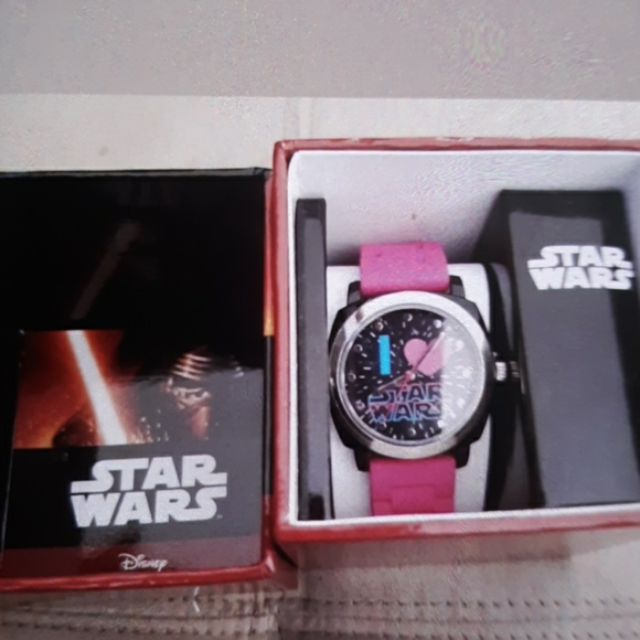DISNEY STAR WARS. WATCH W/ PINK HEART NEW